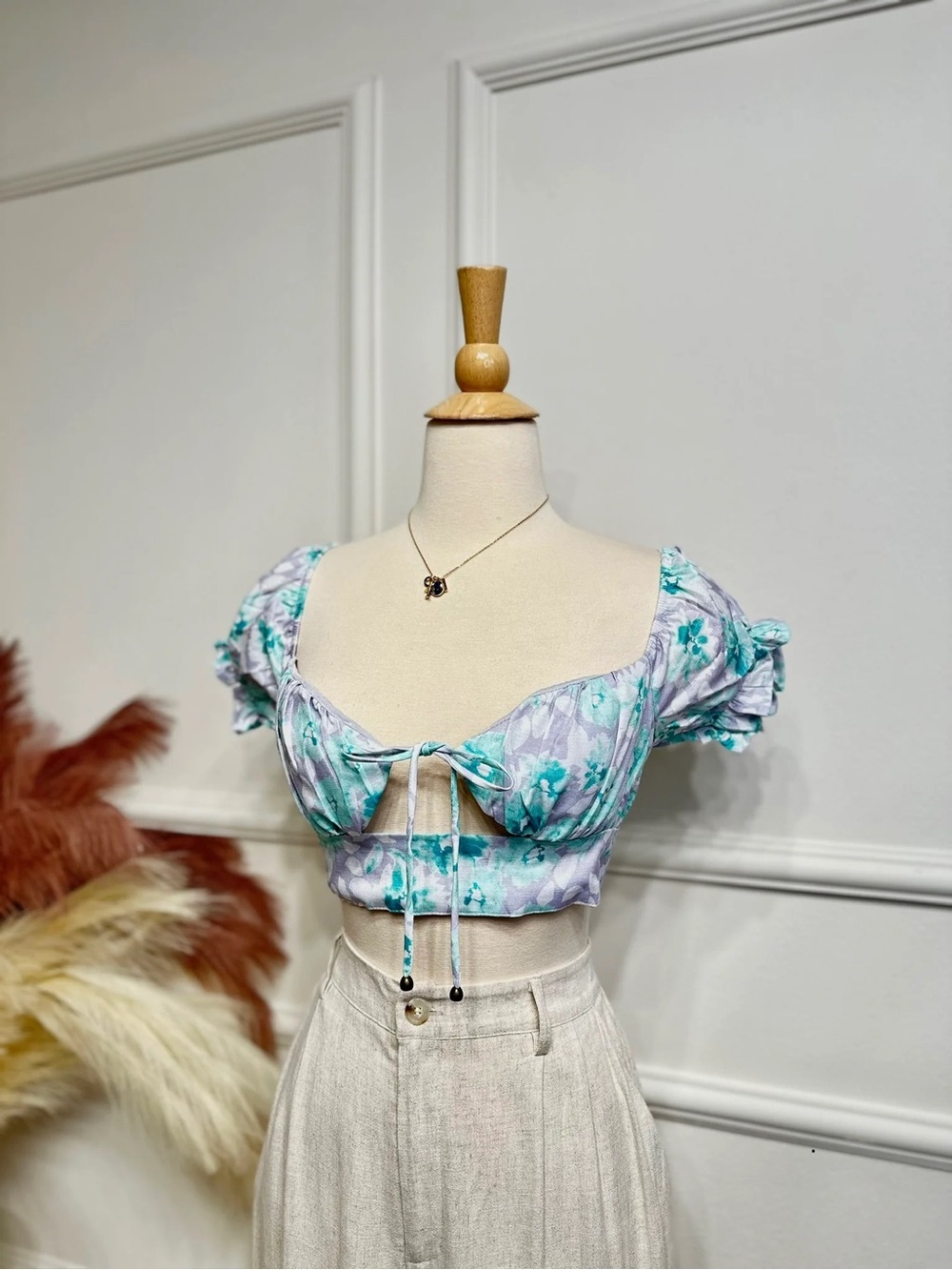 Boutique Floral Tie-Front Crop Top in Aqua